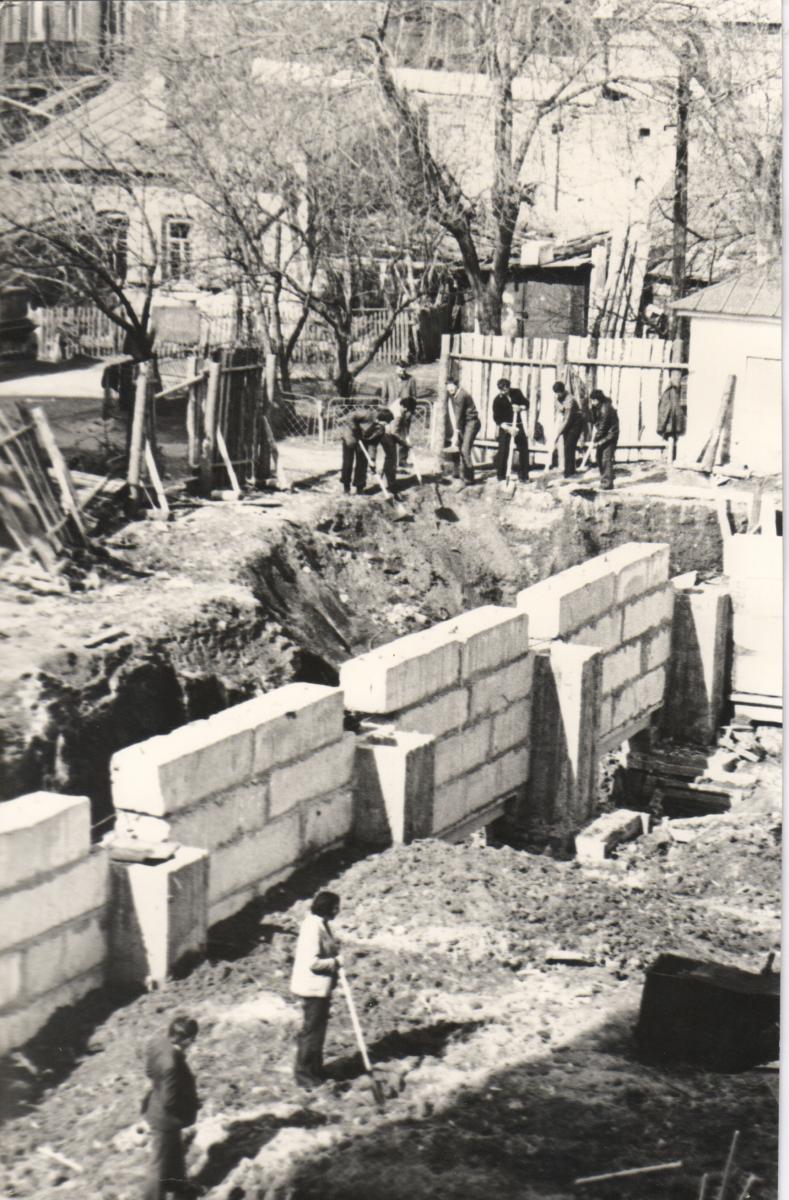 Начало строительства учебного корпуса по проспекту Кирова СХИ 1979 г.