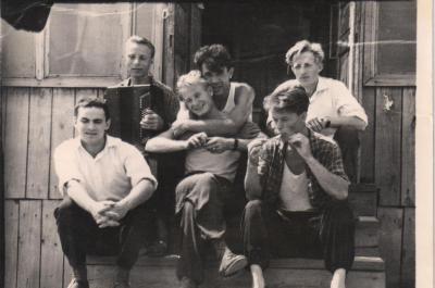 Студенты СХИ на практике во время отдыха 1960 г