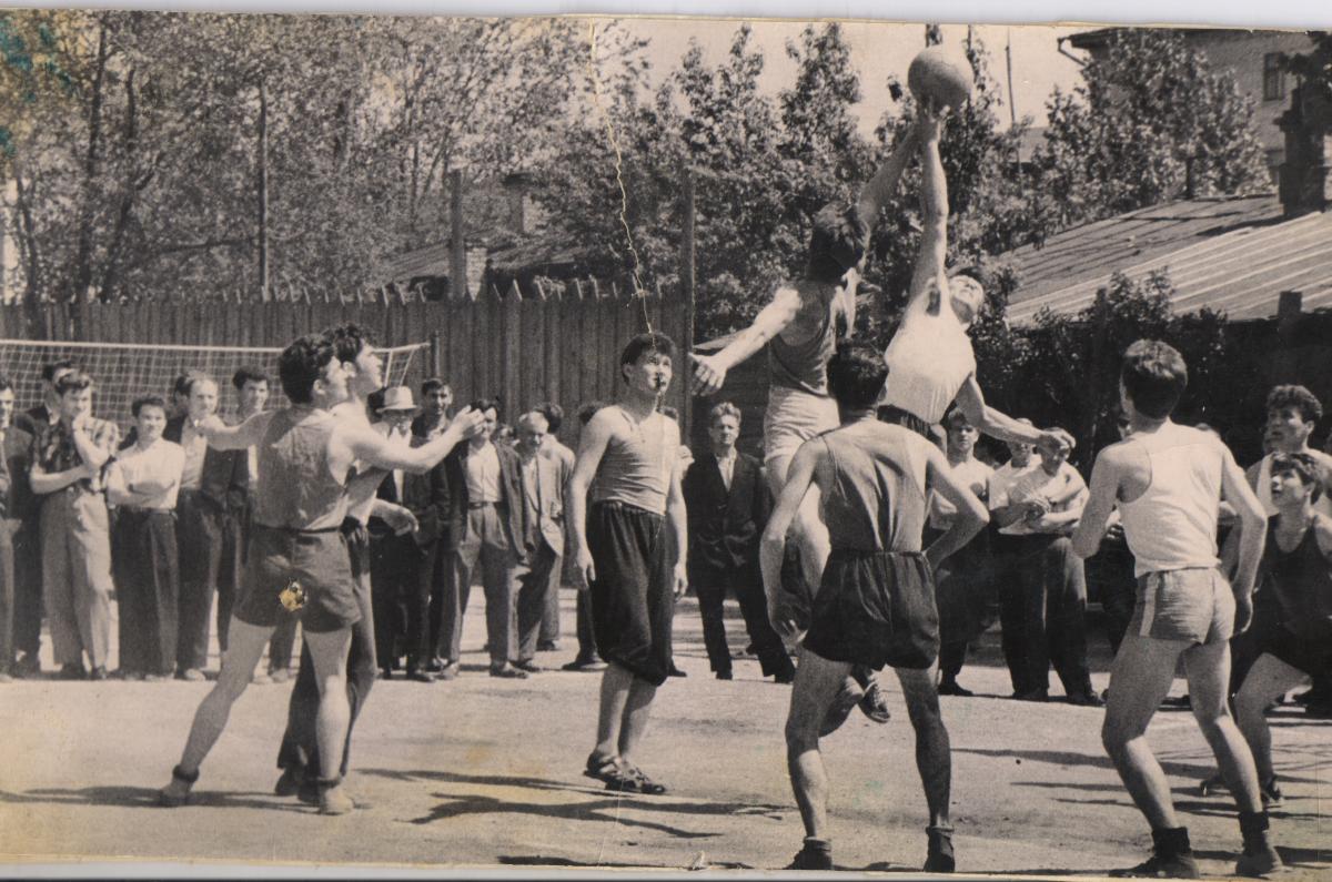 Первенство общежитий СИМСХ по волейболу 1960 г